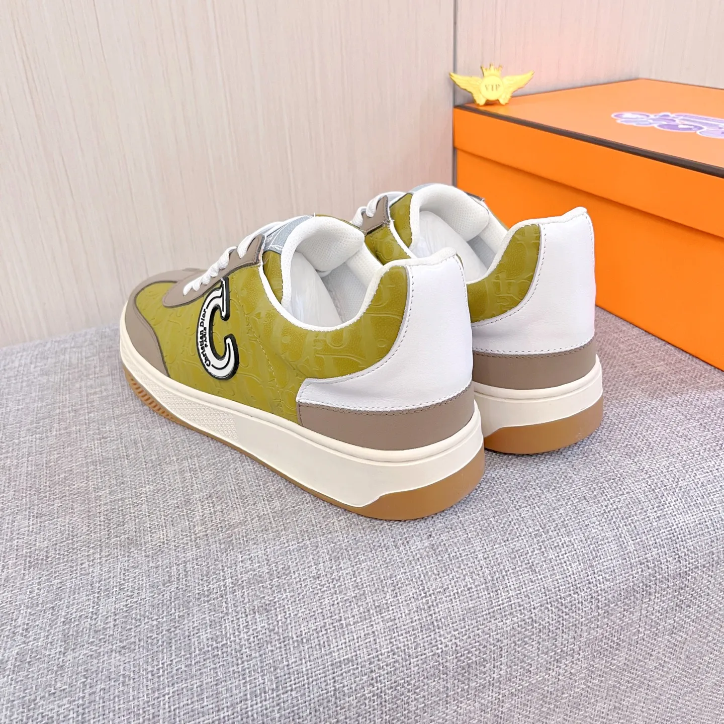 🚘🚘Factory batch 400💰[Dior]🔥Men's high-end brand of shoes official website 1:1 latest masterpiece: the upper is made of first-layer cowhide imported from Italy with a comfortable and breathable lining➕original non-slip and wear-resistant outsole🔥, making walking more convenient and comfortable! An exclusive new model, a stunning work, a beautiful 1:1 replica [color] compared to the official quality! Create a fashionable personality to set off your uniqueness! A must-have for trendy men! Classic🔥Size: 38-44 Color: 🔥Multiple colors available🔥.